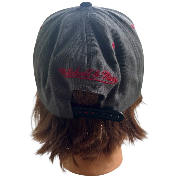 RARE! Miami Heat Mitchell & Ness‎ Snap Back Grey with Flamed Bill Hat /Cap NBA - Picture 6 of 12